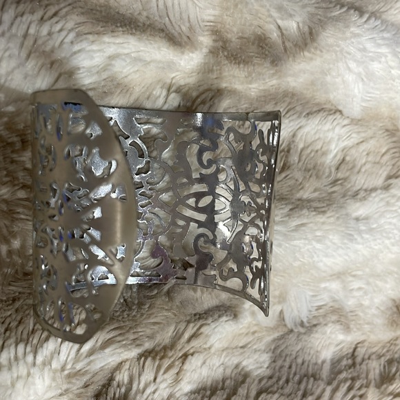 Silver cuff bracelet, little worn on edges - Picture 5 of 6